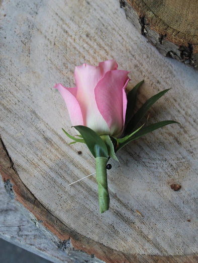 CLASSIC BOUTONNIERE