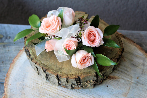 DELUXE WRIST CORSAGE