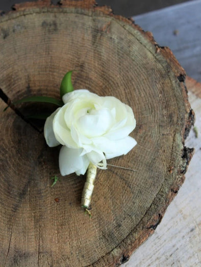 SPECIALTY BOUTONNIERE