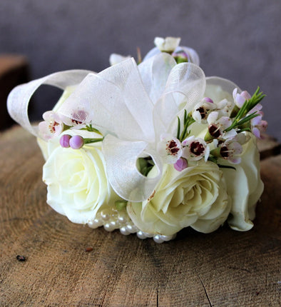 SIMPLE WRIST CORSAGE